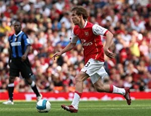 Arsenal v Inter Milan 2007-08 Collection: Alex Hleb in Action: Arsenal's Victory over Inter Milan, Emirates Cup 2007 (2:1)