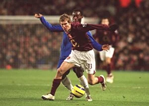 Arsenal v Chelsea 2005-6 Collection: Alex Hleb (Arensal) Michael Essien (Chelsea). Arsenal 0: 2 Chelsea