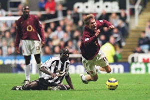 Newcastle United v Arsenal 2005-6 Gallery: Alex Hleb (Arsenal) Amdy Faye (Newcastle United)