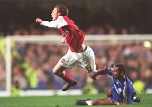 Images Dated 11th December 2006: Alex Hleb (Arsenal) Ashley Cole (Chelsea)