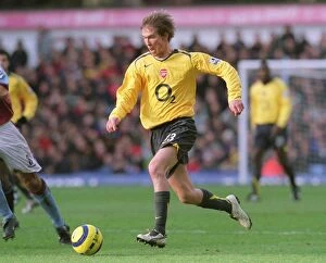 Images Dated 5th January 2006: Alex Hleb (Arsenal). Aston Villa 0: 0 Arsenal. FA Premiership