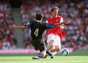 Hleb Alexander Collection: Alex Hleb (Arsenal) Daniele Pedrelliez (Inter)