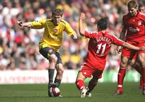 Liverpool v Arsenal 2006-7 Collection: Alex Hleb (Arsenal) Mark Gonzalez (Liverpool)
