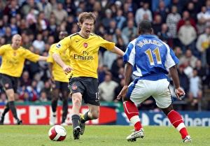 Images Dated 15th May 2007: Alex Hleb (Arsenal) Noe Pamarot (Portsmouth)