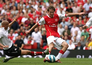 Hleb Alexander Collection: Alex Hleb (Arsenal) Paul Konchesky (Fulham)
