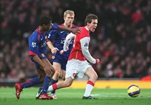 Images Dated 22nd January 2007: Alex Hleb (Arsenal) Paul Scholes and Patrice Evra (Man Utd)