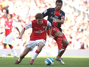 Arsenal v Paris Saint Germain 2007-08 Gallery: Alex Hleb (Arsenal) Pauleta (PSG)