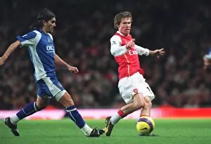 Arsenal v Portsmouth 2006-07 Collection: Alex Hleb (Arsenal) Pedro Mendes (Portsmouth)