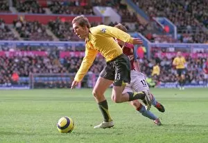 Images Dated 5th January 2006: Alex Hleb (Arsenal) Sean Davis (Aston Villa). Aston Villa 0: 0 Arsenal