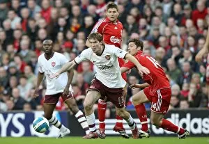 Liverpool v Arsenal 2007-8 Collection: Alex Hleb (Arsenal) Xabi Alonso and Steven Gerrerd (Liverpool)