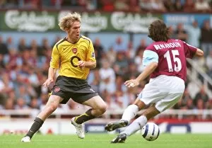 Images Dated 26th September 2005: Alex Hleb (Arsenal) Yossi Benayoun (West Ham). West Ham United 0: 0 Arsenal