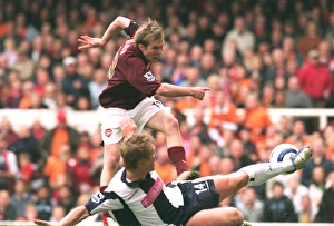 Images Dated 17th April 2006: Alex Hleb scores Arsenals 1st goal under pressure from Martin Albrechsten