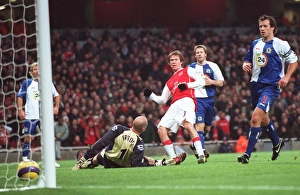 Arsenal v Blackburn Rovers 2006-07 Collection: Alex Hleb scores Arsenals 2nd goal past Brad Friedel (Blacburn)