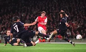 Images Dated 24th October 2007: Alex Hleb scores Arsenals 4th goal