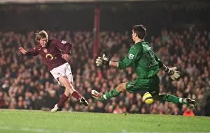 Images Dated 14th January 2006: Alex Hleb scores Arsenals 7th goal past Bard Jones (Middlesbrough)