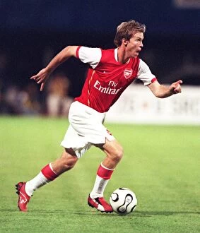 Images Dated 10th August 2006: Alex Hleb Shines as Arsenal Crush Dinamo Zagreb 3-0 in Champions League Qualifier