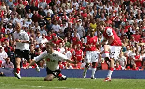 Alex Hleb shoots past Fulham defender Chris Baird to score the 2nd Arsenal goal