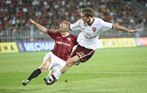 Sparta Prague v Arsenal 2007-8 Gallery: Alex Hleb shoots past Sparta goalkeeper Tomas Postulka to score the 2nd Arsenal goal