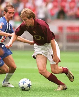 Alex Hleb's Game-Winning Goal: Arsenal's Triumph at the Amsterdam Tournament vs Porto, 2005