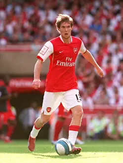 Alex Hleb's Stunner: Arsenal's 2-1 Victory Over Paris Saint-Germain in Emirates Cup Opener