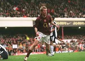 Alex Hleb's Thrilling Goal: Arsenal Takes the Lead Against West Bromwich Albion, Highbury, 2006