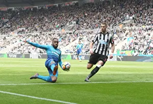 Alex Lacazette Scores for Arsenal Against Newcastle United - Premier League 2017-18