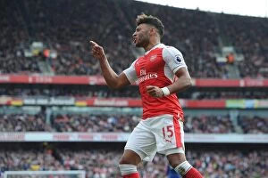Images Dated 7th May 2017: Alex Oxlade-Chamberlain in Action: Arsenal vs Manchester United, Premier League 2016-17