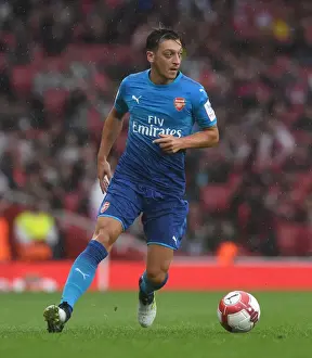 Arsenal V Benfica - Emirates Cup 2017-18 Prints: Alex Oxlade-Chamberlain in Action: Arsenal vs SL Benfica, Emirates Cup 2017-18