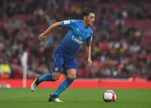 Arsenal V Benfica - Emirates Cup 2017-18 Prints: Alex Oxlade-Chamberlain in Action: Arsenal vs SL Benfica, Emirates Cup 2017-18
