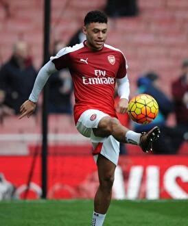 Images Dated 24th January 2016: Alex Oxlade-Chamberlain Gears Up for Arsenal vs Chelsea Showdown (2015-16)