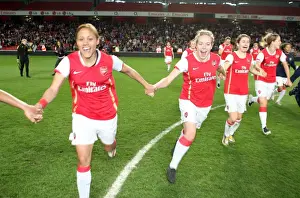 Alex Scott and Gemma Davison (Arsenal) celebrate after the match