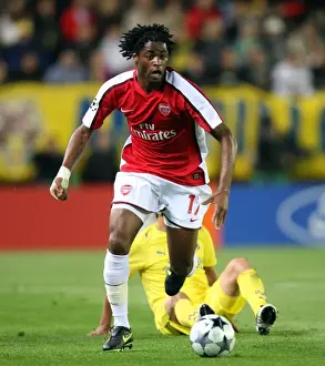 Villarreal V Arsenal 2008-9 Prints: Alex Song in Action: Arsenal vs. Villarreal - UEFA Champions League Quarterfinal (7/4/09)