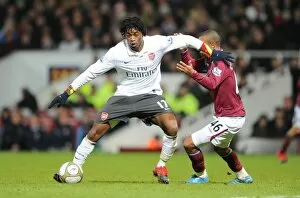 Images Dated 3rd January 2010: Alex Song (Arsenal) Junior Stanislas (West Ham). West Ham United 1: 2 Arsenal