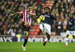 Images Dated 21st November 2009: Alex Song (Arsenal) Kieran Richardson (Sunderland). Sunderland 1: 0 Arsenal