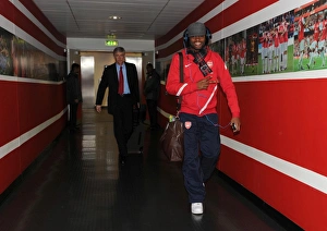 Alex Song (Arsenal) and Manager Arsene Wenger. Arsenal 3:2 Aston Villa Alex Song (Arsenal) and Manager Arsene Wenger. Arsenal 3:2 Aston Villa