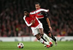 Images Dated 4th November 2009: Alex Song (Arsenal) Moussa Dembele (AZ)