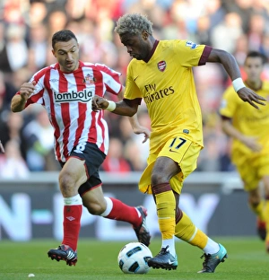 Sunderland v Arsenal 2010-11 Collection: Alex Song (Arsenal) Steed Malbranque (Sunderland). Sunderland 1: 1 Arsenal
