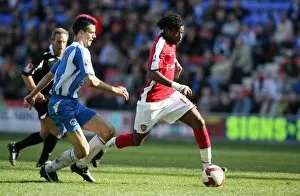 Wigan Athletic v Arsenal 2008-09 Collection: Alex Song beats Paul Scharner