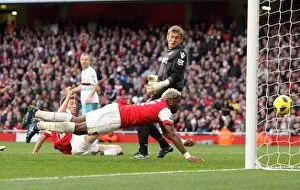 Arsenal v West Ham United 2010-11 Collection: Alex Song scores Arsenals goal past Rob Green (West Ham). Arsenal 1