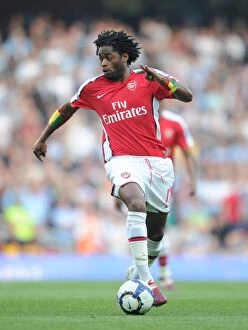Arsenal v Manchester City 2009-10 Collection: Alex Song: Stalemate at Emirates as Arsenal and Manchester City Draw in Premier League