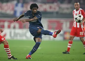 Alex Song's Victory: Arsenal Triumphs Over Olympiacos 1-0 in Champions League Group H