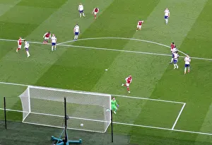 Alexandre Lacazette's Penalty: Thrilling Arsenal Victory over Tottenham in the Premier League