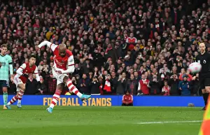 Alexis Lacazette Scores the Decisive Goal: Arsenal's Triumph over Leicester City, Premier League 2021-22