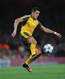 Images Dated 28th September 2016: Alexis Sanchez: In Action for Arsenal against FC Basel, UEFA Champions League, 2016