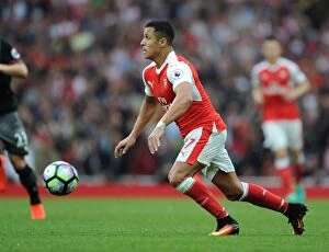 Arsenal v Southampton 2016-17 Collection: Alexis Sanchez in Action: Arsenal vs. Southampton, 2016-17 Premier League