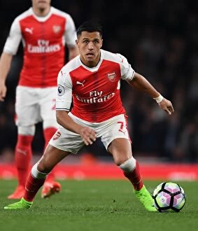 Arsenal v West Ham United 2016-17 Collection: Alexis Sanchez in Action: Arsenal vs. West Ham United, Premier League 2016-17