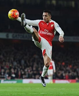 Images Dated 24th January 2016: Alexis Sanchez in Action: Arsenal vs Chelsea, Premier League 2015-16, Emirates Stadium