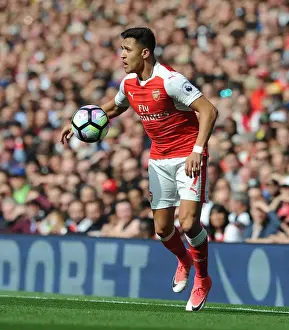 Arsenal V Manchester United 2016-17 Prints: Alexis Sanchez in Action: Arsenal vs Manchester United, Premier League 2016-17
