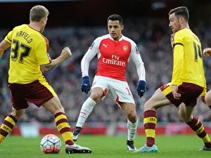 Alexis Sanchez (Arsenal) nutmeg assist on Scott Arfield (Burnley). Arsenal 2: 1 Burnley