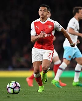 Arsenal v West Ham United 2016-17 Collection: Alexis Sanchez: Arsenal's Premier League Star in Action Against West Ham United (2016-17)